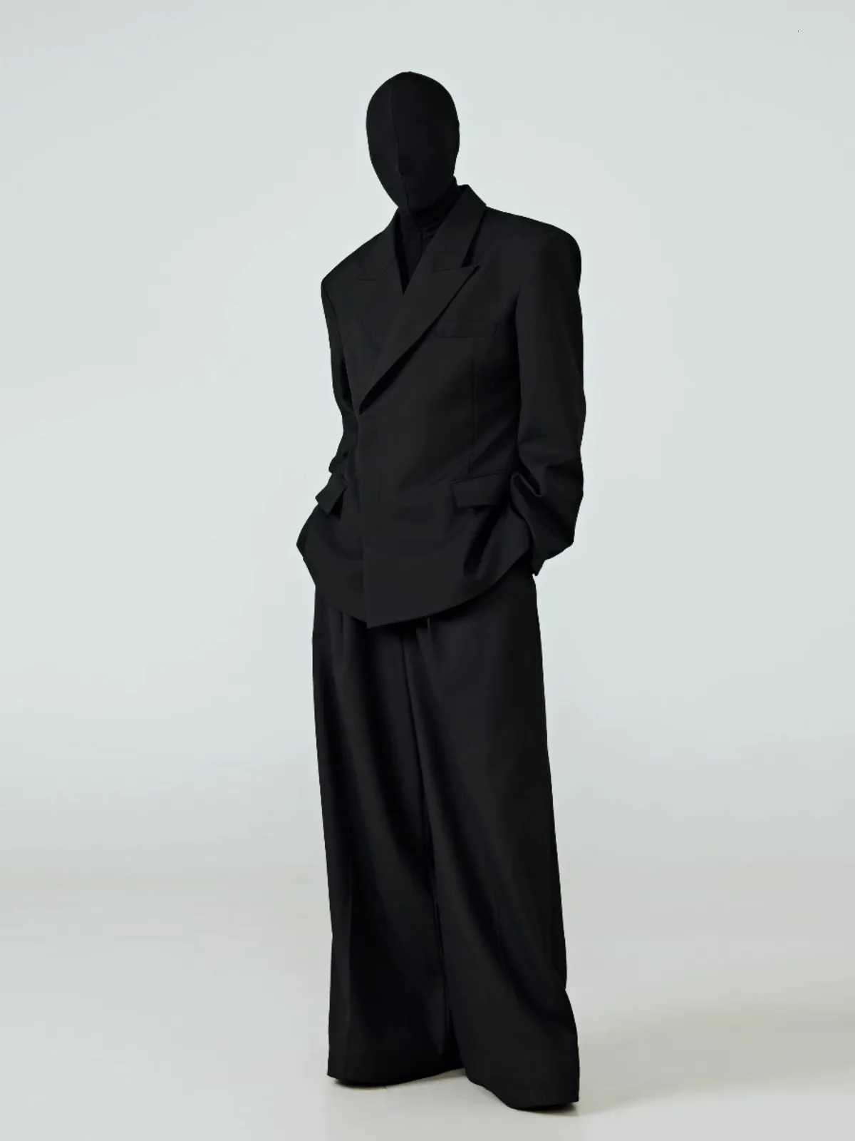 Mauroicardi Spring Autumn Black Fitted Blazers for Men Peaked Lapel Shoulder Pads Single Button Luxury Designer Clothes 2025 W250910