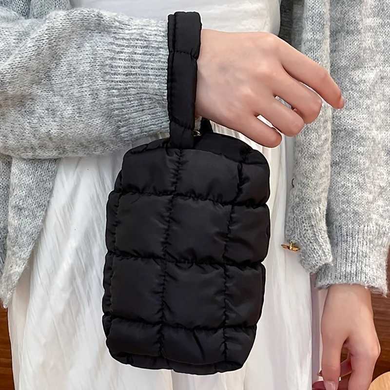 Quilted Polyester Makeup Bag Large Capacity UnisexAdult Portable Handheld Organizer Unscented Fashionable Grid PatternXJ250910