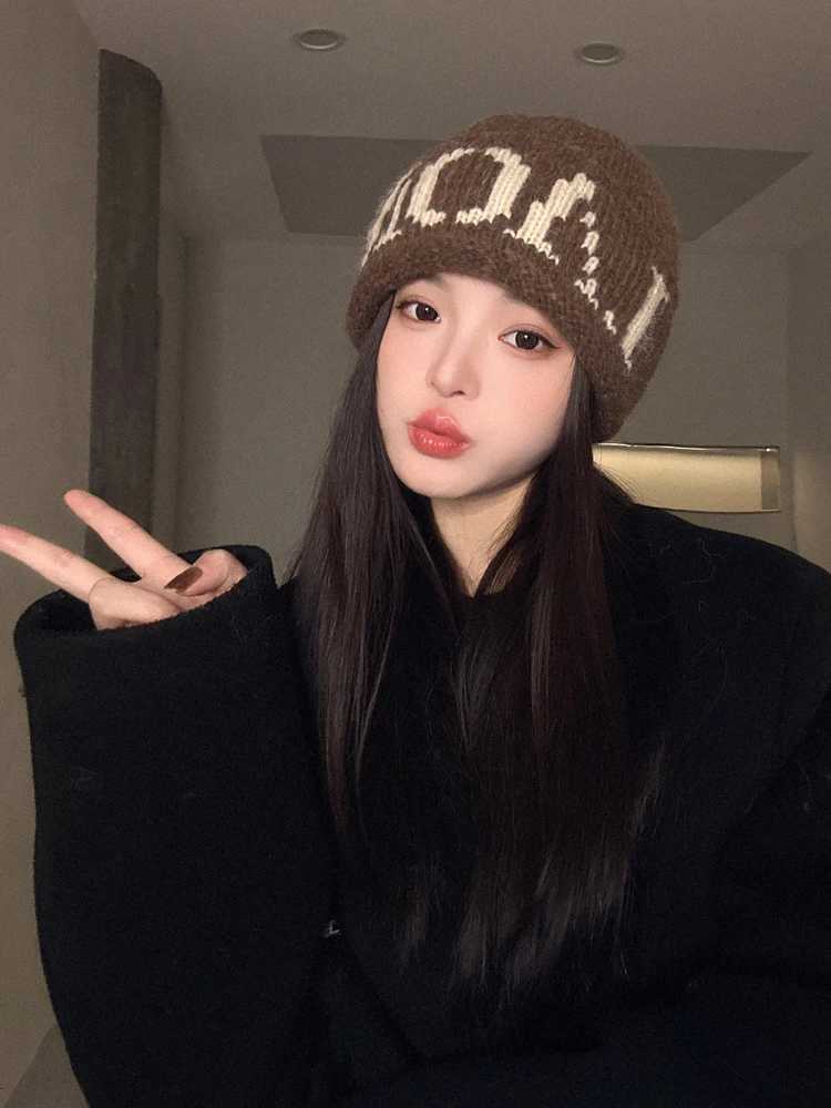 2025 New Big Head Woolen Hat for Men and Women in Autumn and Winter Face Showing Small Letter Knitted Hat Red Warm Hat Cold HatXJ250910