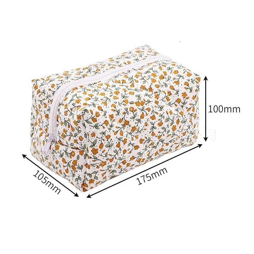 Storage Organizer Floral Puffy Quilted Makeup Bag Cosmetic Pouch Flower StrawberryPrinted Large Travel Cosmetic BagXJ250910