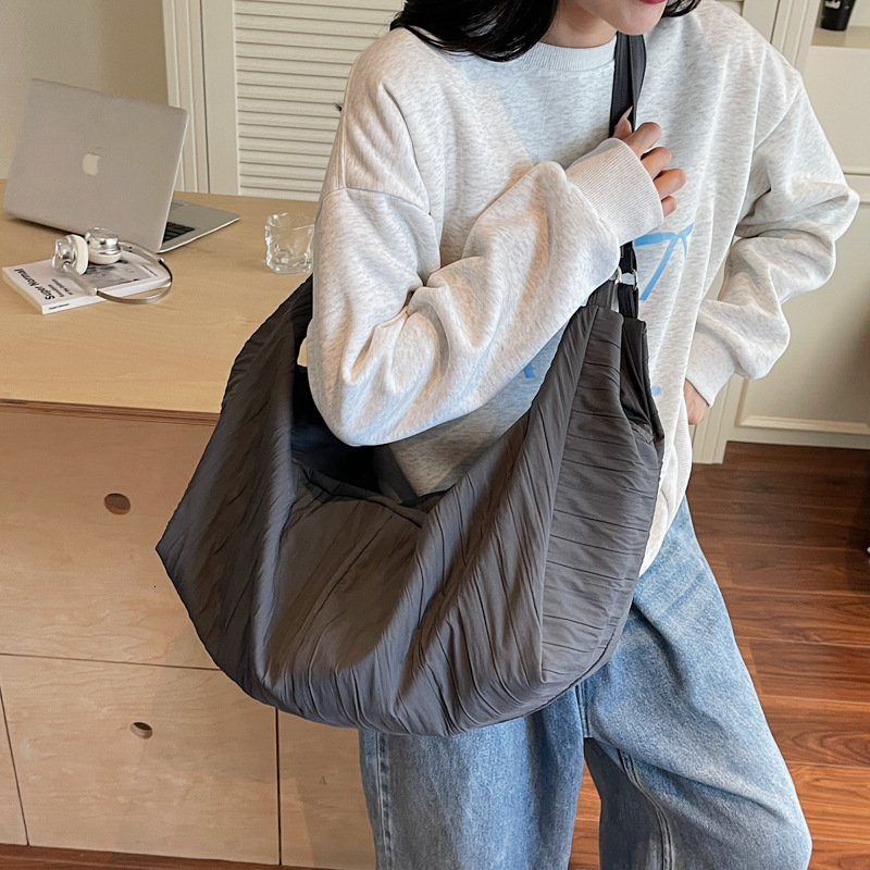 Free shipping designer Casual Lazy Style Canvas Bag Versatile Crossbody Bag Large Capacity Fashionable Shoulder Bag Simple Commuter Bag Versatile Tote