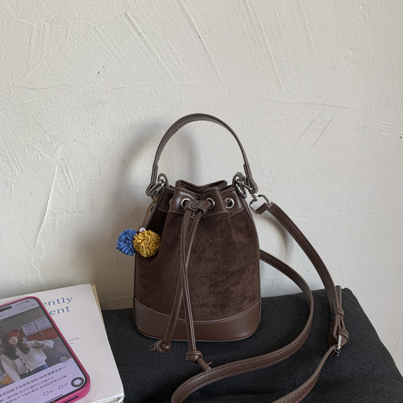 Designer Women's Handbag 2025 New Elegant Multi functional Commuter Shoulder Bag