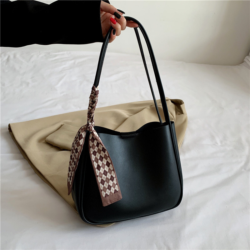 High End Commuting Large Capacity Single Shoulder Underarm Bag Simple New Versatile Luxury Bag Textured Free Shipping Trendy Designer Bag Bucket Bag