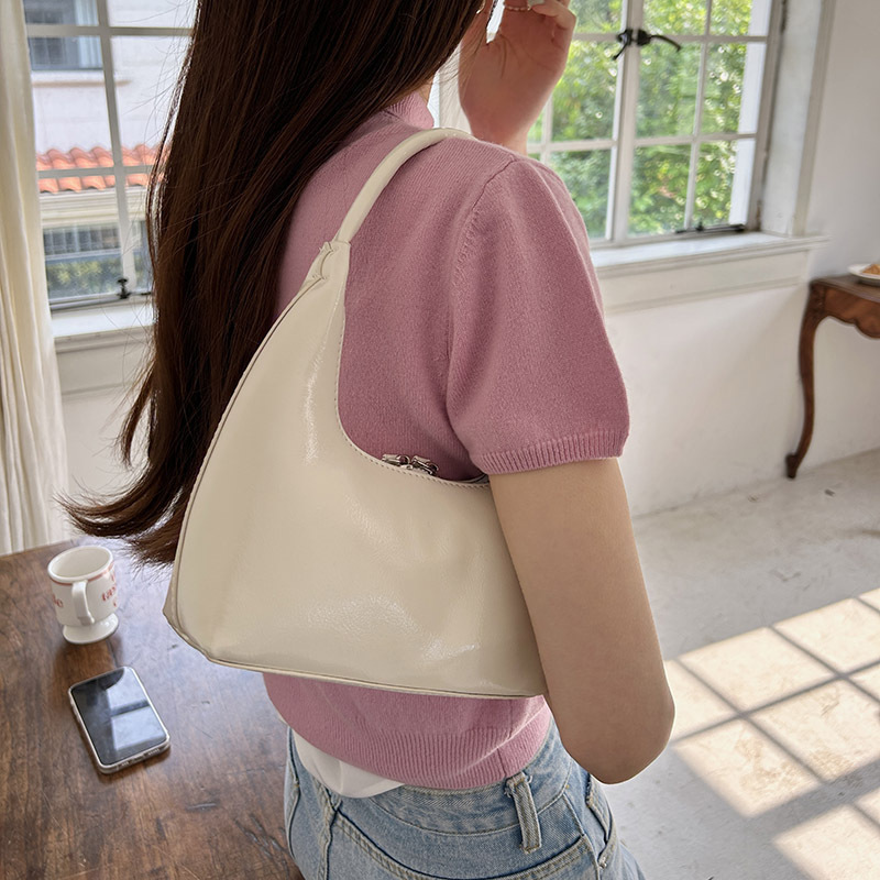 New Moon Women's Underarm Bag 2025 New Versatile Designer French Single Shoulder Handbag
