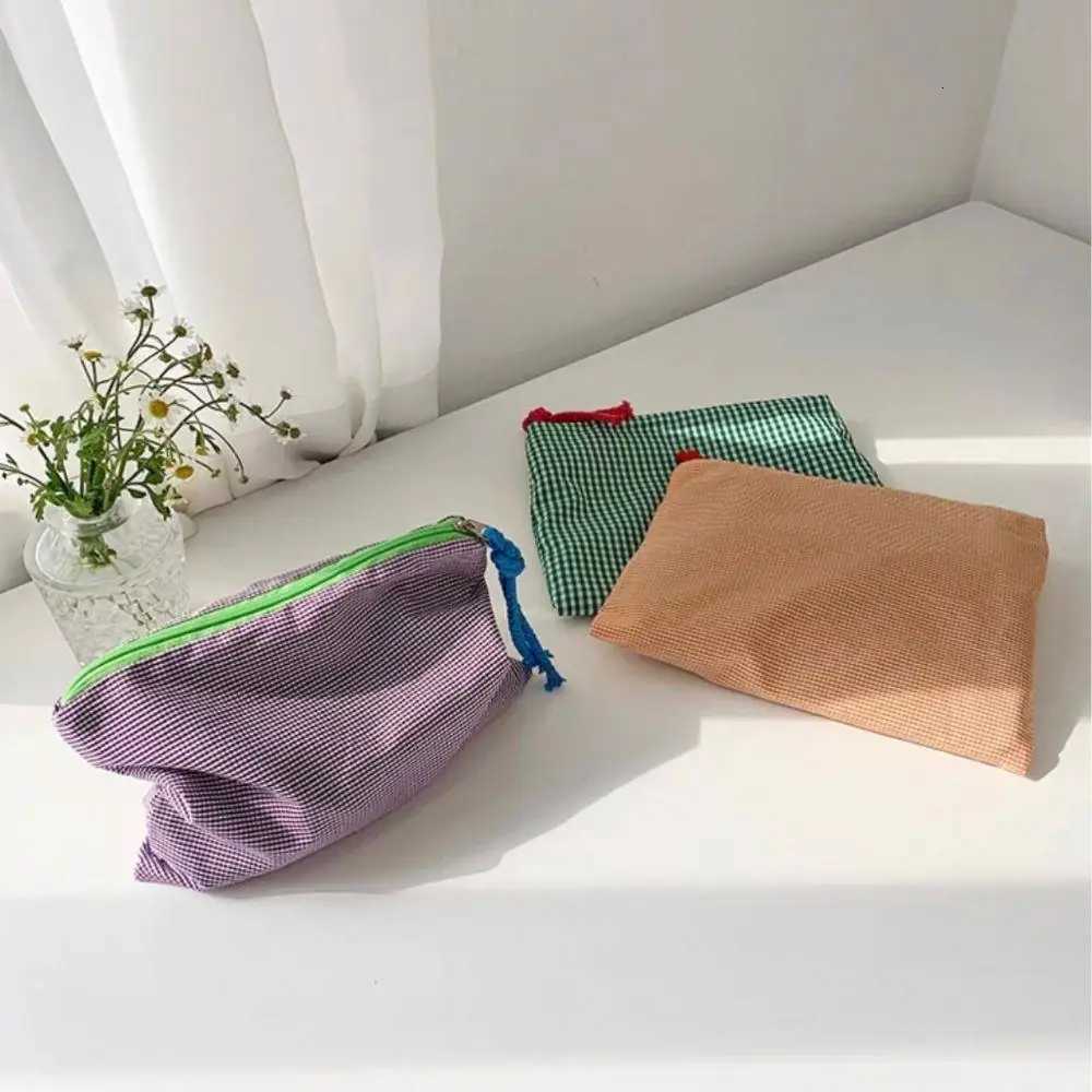 Girls Plaid Makeup Bag Cute Toiletry Beauty Case Large Capacity Storage Bag Zipper Make Up Organizer Clutch Lipstick Phone PurseXJ250910