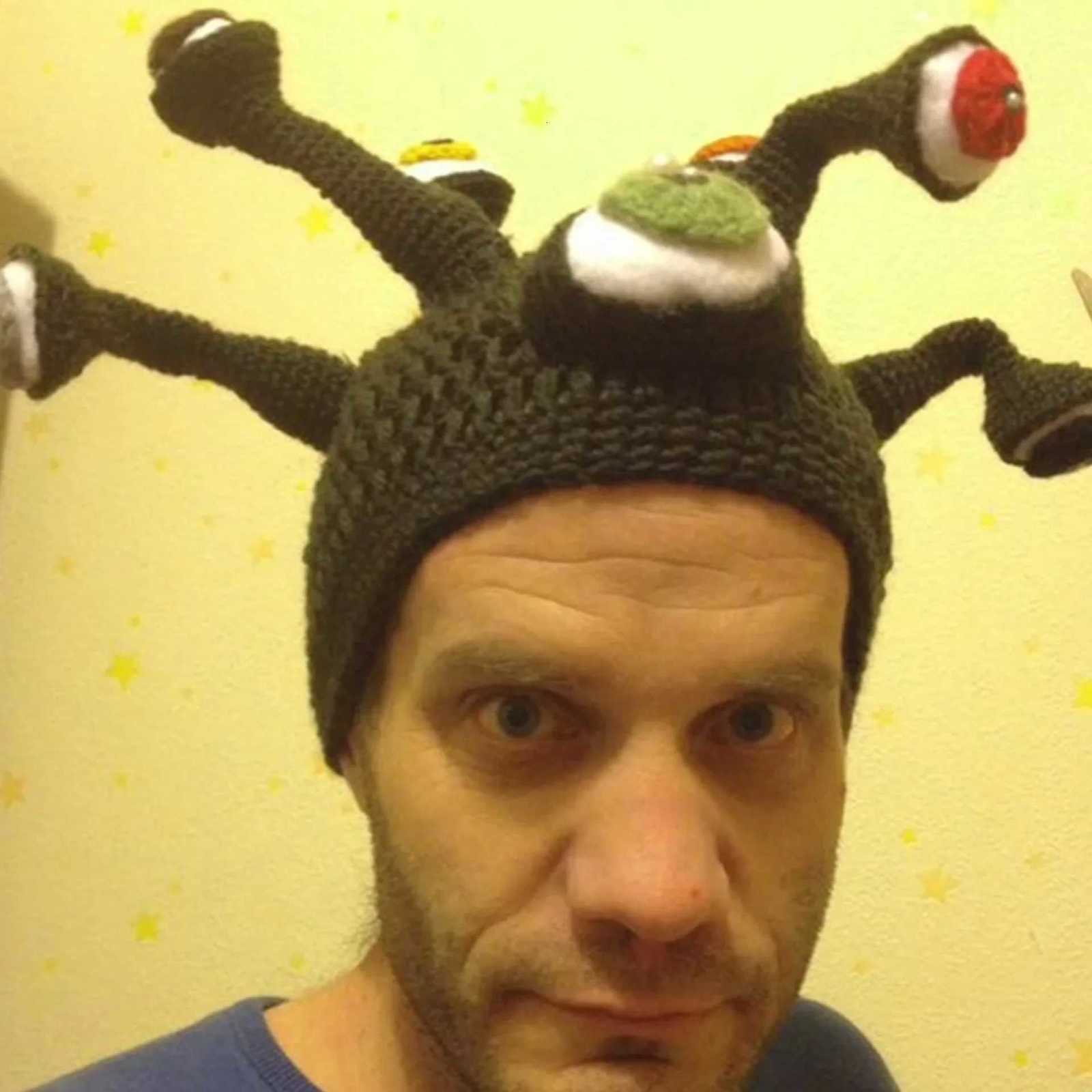 2024 Handknitted Octopus Eye Hats FallWinter Halloween Tentacle Hats Mens and Womens Monster HatsXJ250910