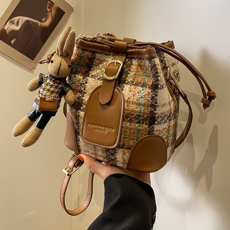 2025 New Shoulder Bag Women's Fashion Commuter Small Bag Designer Retro Crossbody Bag Checkered Bag