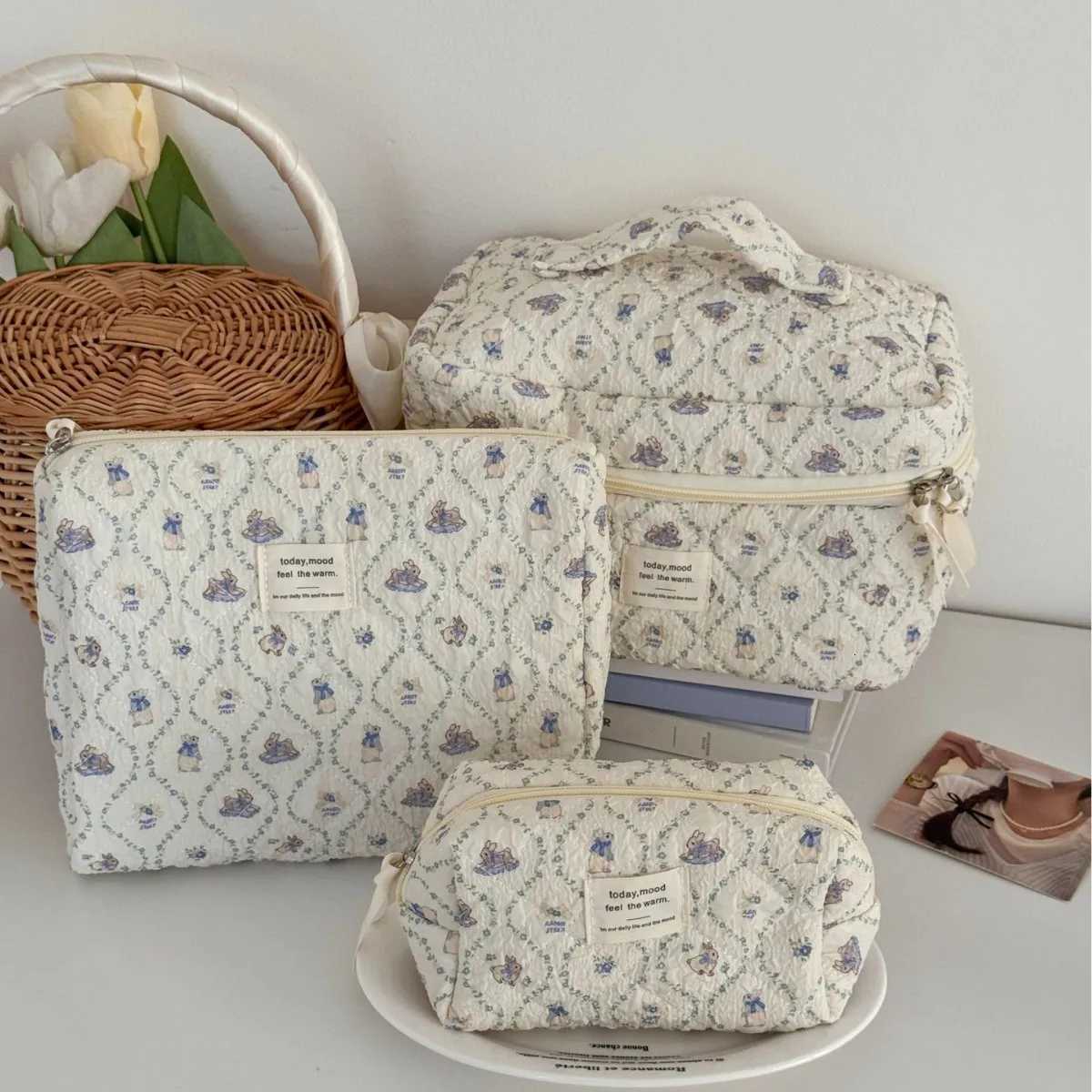 Cute Cartoon Prints Womens Makeup Case Bag Quilted Cotton Large Storage Bags Ladies Cosmetic Handbags Female Clutch Pouch PurseXJ250910