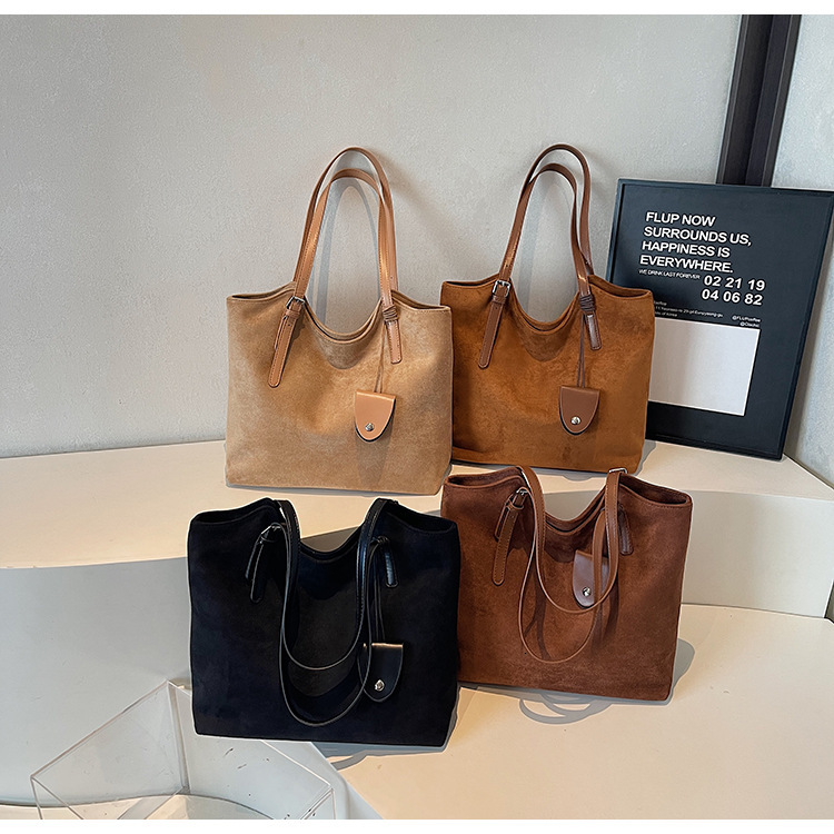 Free shipping designer Vintage Large Capacity Tote Bag for Women New Versatile Stylish Niche Underarm Bag Fashionable Simple Shoulder Bag
