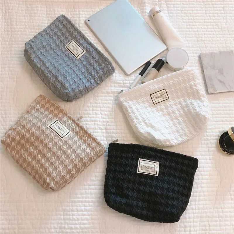 Canvas Female Floral Makeup Bag Large Cosmetic Bags Pouch Large Capacity Travel Storage Bags Simple Ladies Clutch HandbagsXJ250910