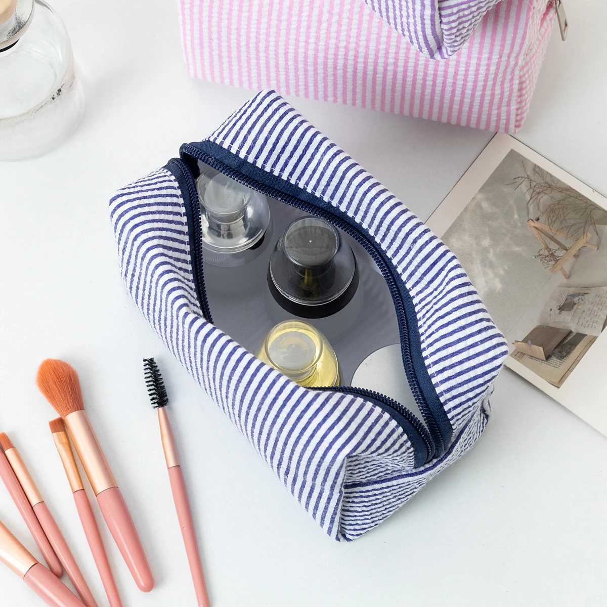 New Fashion Striped Women Cosmetic Bag Portable Zipper Makeup Travel Organizer Female Handbag Toiletry Pouch For GirlsXJ250910