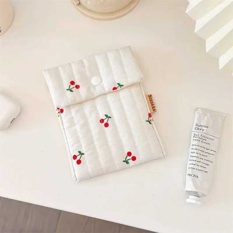 Quilted Cotton Ladies Travel Storage Bag Retro Cherry Womens Cosmetic Bags Cute Design Girls Pencil Case Makeup Bag HandbagsXJ250910