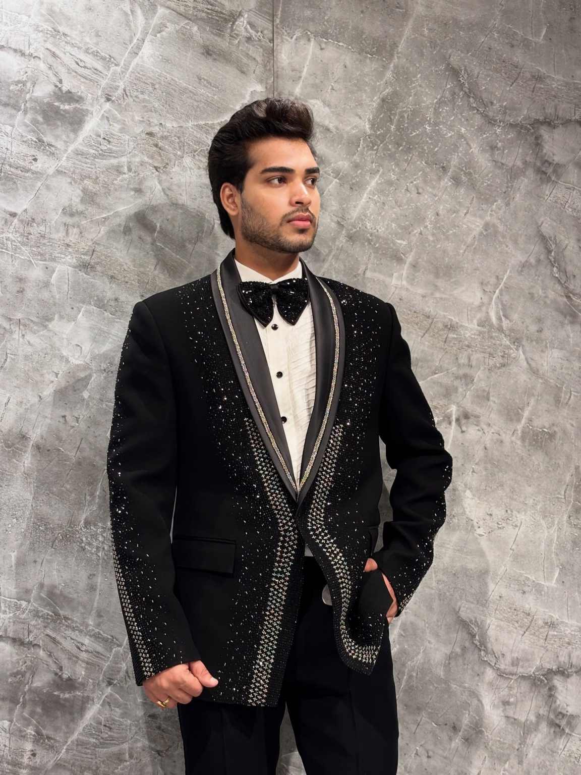 Luxurious Wedding Tuxedos Jacket Pants Crystal Beaded Men Suit Designer Shawl Lapel Evening Prom Grooms Blazers Customized