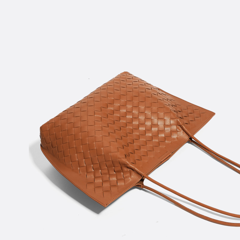 Handwoven Soft Leather Large Capacity Commuter High-end Sense Light Fashionable Stylish Tote Bag