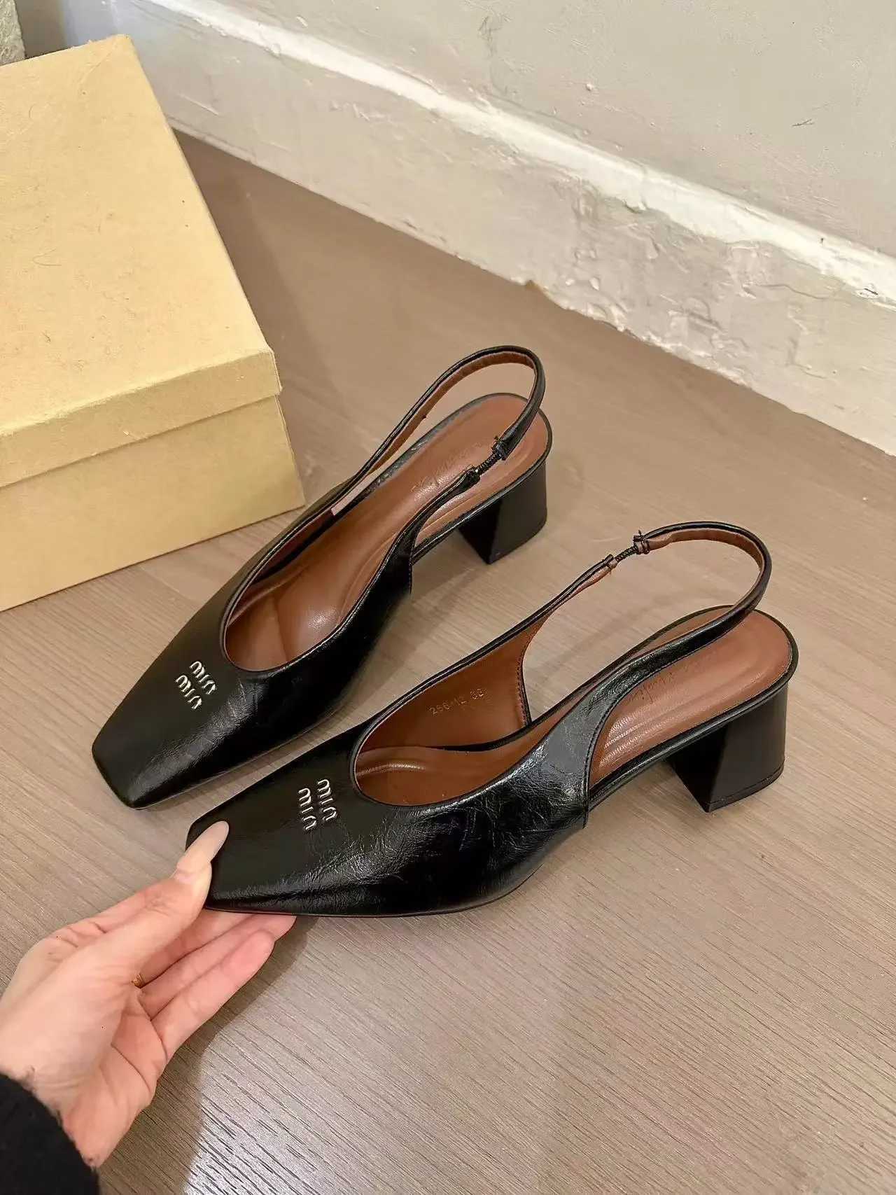 Luxury Designer Fashionable Elegant Versatile Womens Sandals New Summer Style Patent Leather Mary Jane Shoes Shallow High Heel W250910