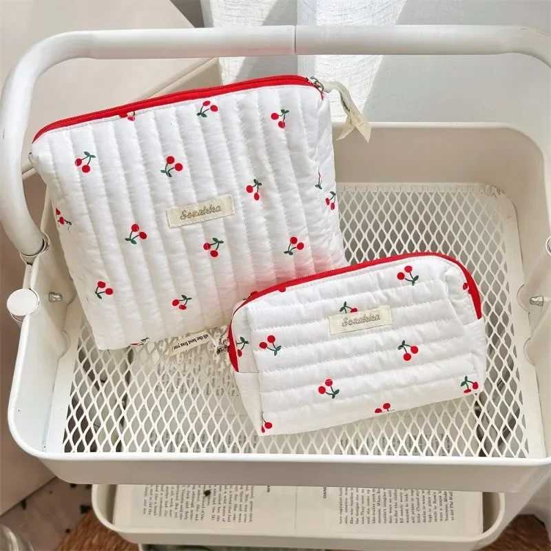Quilted Cotton Ladies Travel Storage Bag Retro Cherry Womens Cosmetic Bags Cute Design Girls Pencil Case Makeup Bag HandbagsXJ250910