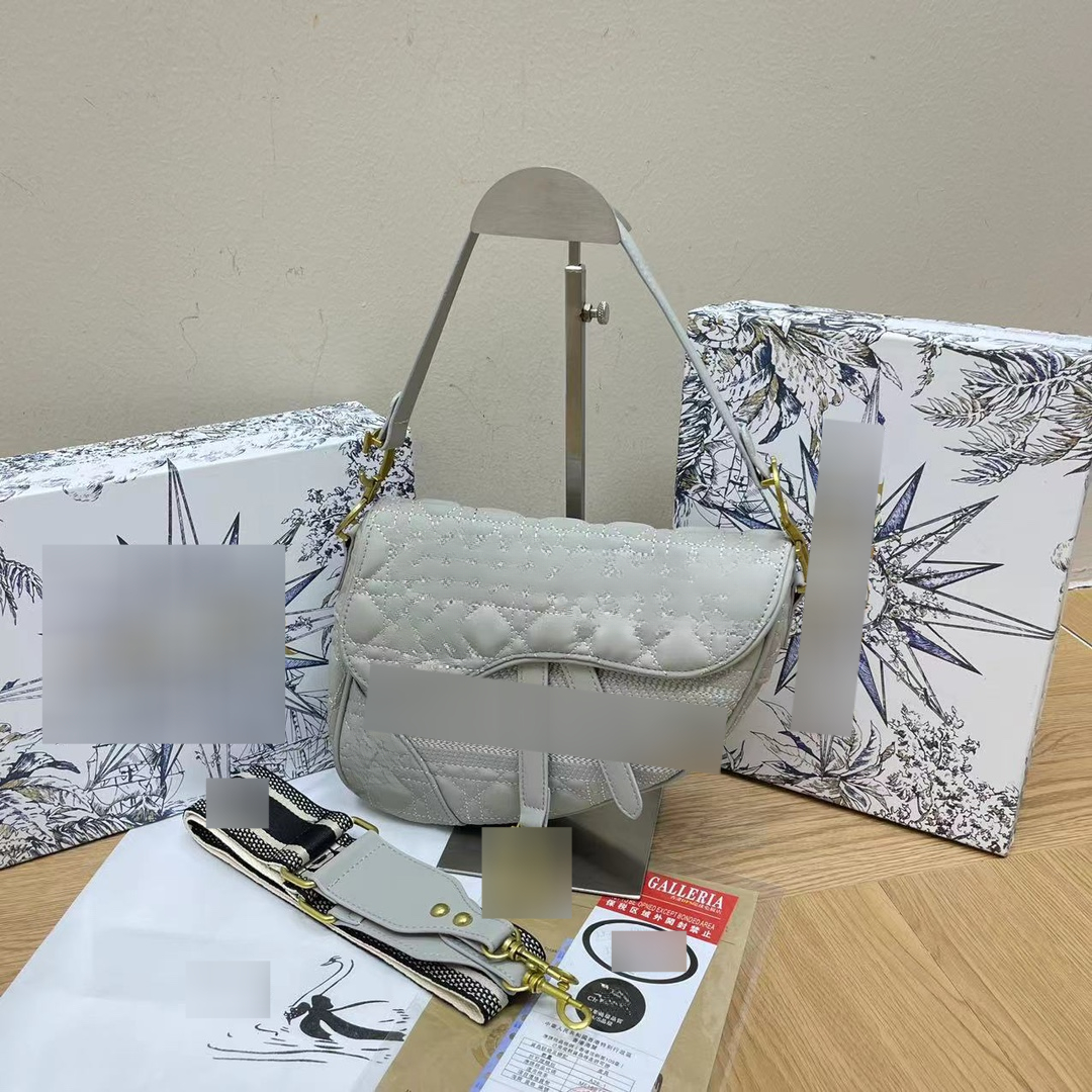 Best-selling saddle-style handbag designed by a designer, fashionable and trendy, with high-end texture, single-shoulder bag, luxury handbag, women�