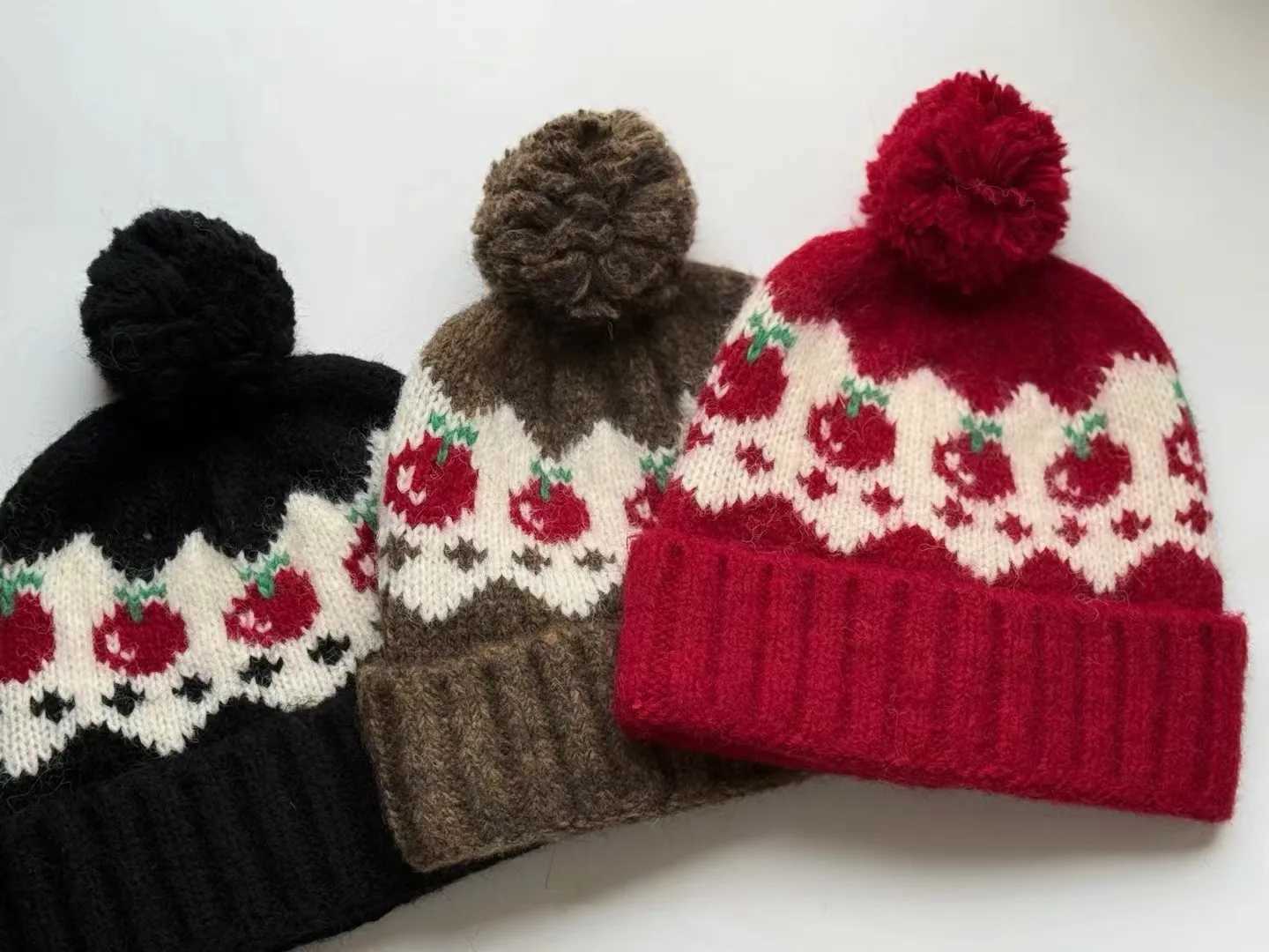 New Knitted Beanies Winter Hat Woman Wool Soft Pompom Cherry Top Quality Thick Warm Skullies Bonnets Big Head Ski C Men GiftXJ250910