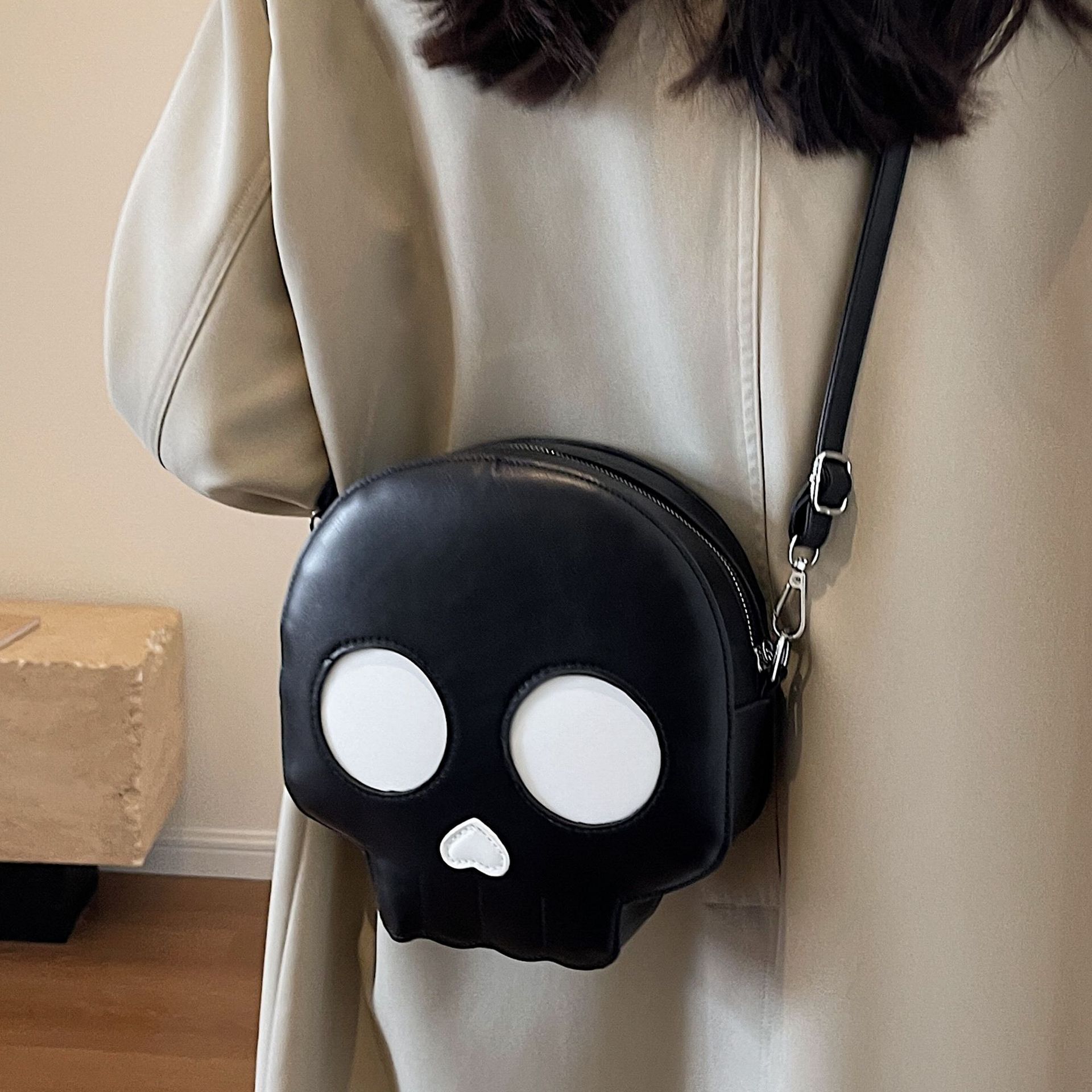 new shoulder bag luxury bag quirky personality crossbody bag designer bag Halloween large capacity women fashion s skeleton bag