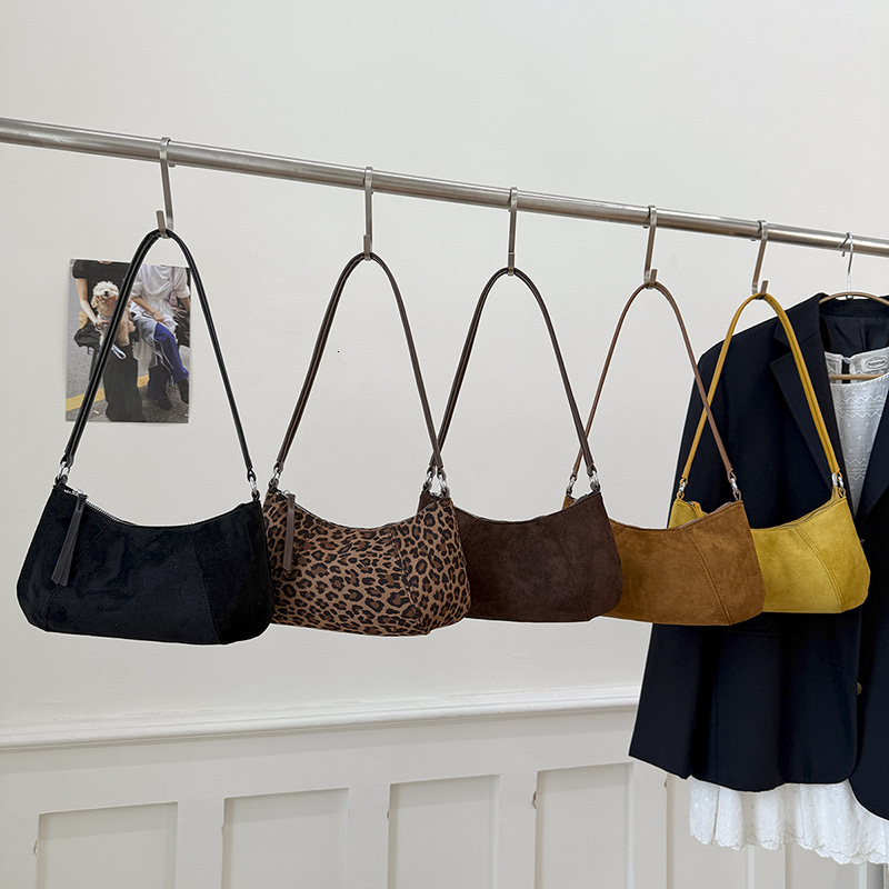 Free shipping designer Vintage Niche High-End Matte Dumpling Bag New French Style Shoulder Bag Crossbody Bag Versatile Commuter Bag Horn Bag