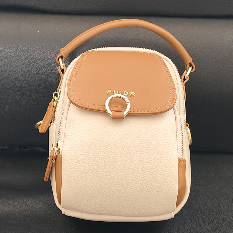 Sophisticated Everyday Handbag for Her: Contemporary Design