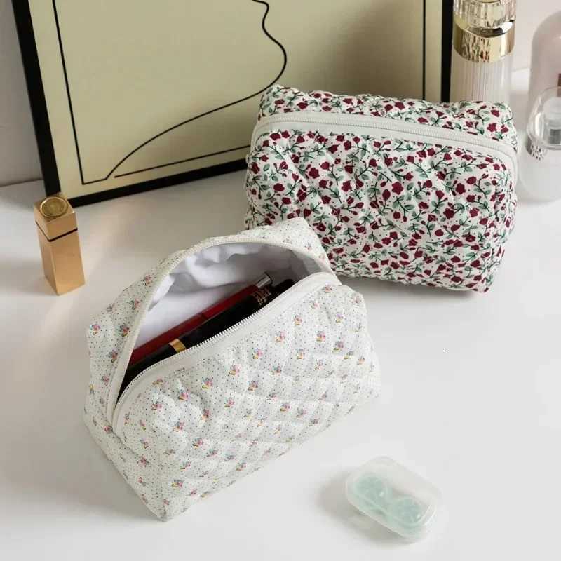 Small Sweet Flower Quilted Makeup Storage Bag for girl Travel Organizer Cosmetic Toiletry Pouch Cute Make Up Handbag Floral BagsXJ250910
