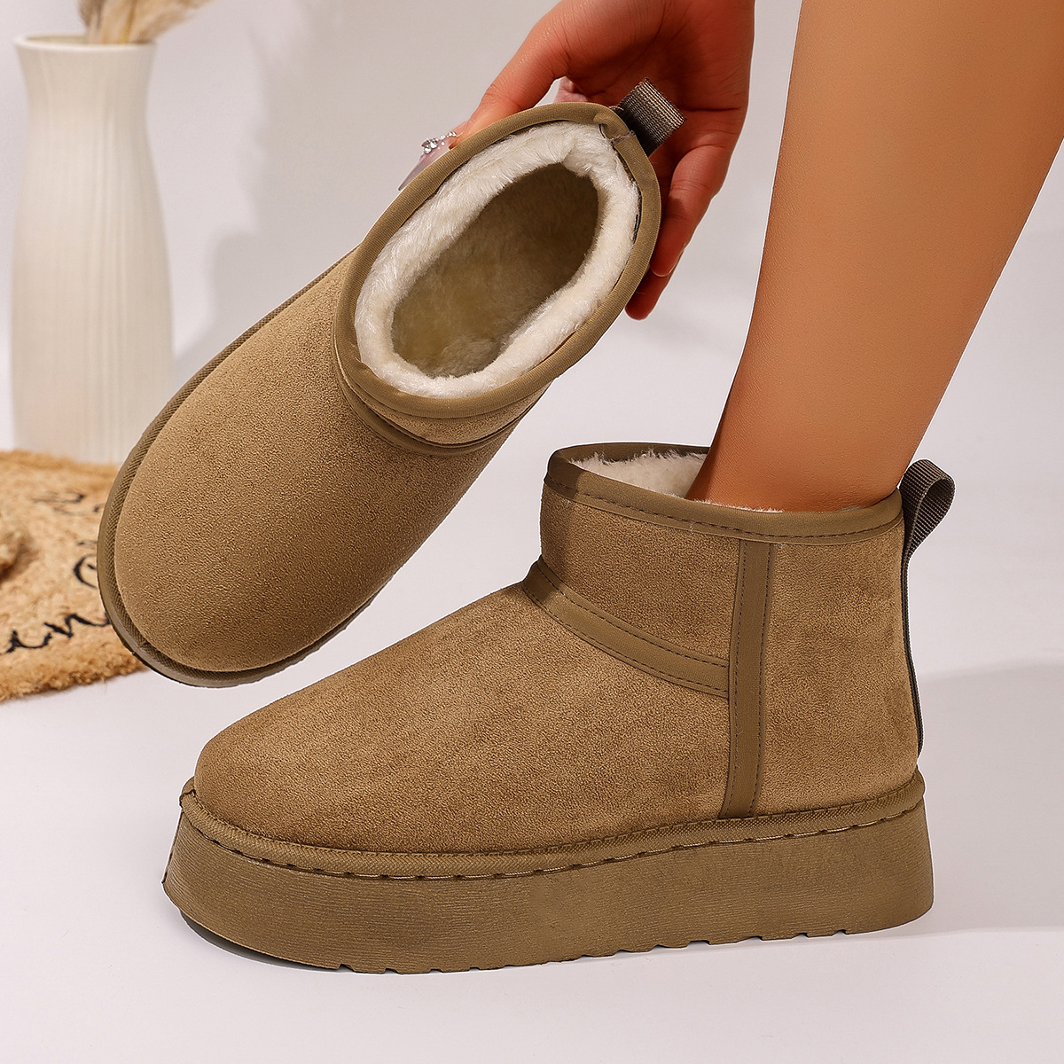 Free shipping Designer Boots Thick soled snow boots for women in winter with plush thick warm short boots sleeve shoes