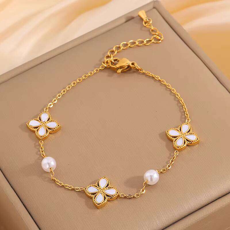 Trendy Women's Luxurious Zircon Four-Leaf Clover Green Moissanite Unique Stainless Steel Chain Flower Bracelet