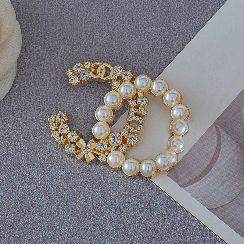 Luxury Letter Brooch Pins For Women Brooches Brand Ladies Dress Brooches Designer Jewelry Charm