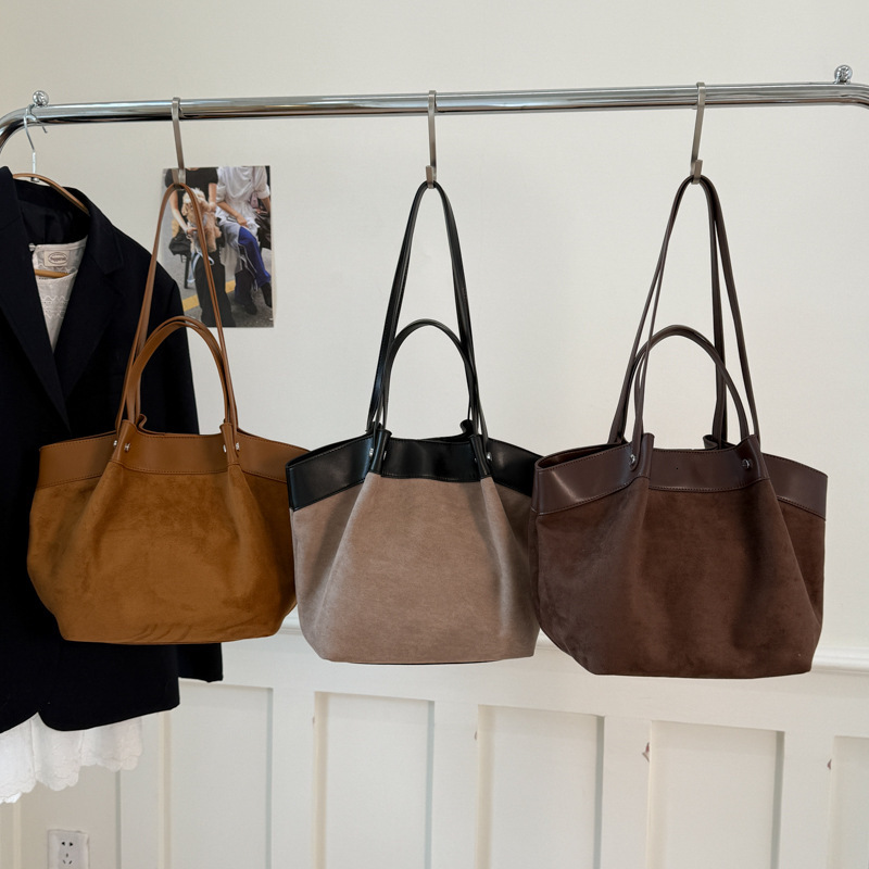 Free shipping designer Vintage Casual Ruched Tote Bag Commuter Bag Women Patchwork Large Capacity Shoulder Bag Fashion Versatile Underarm Bag