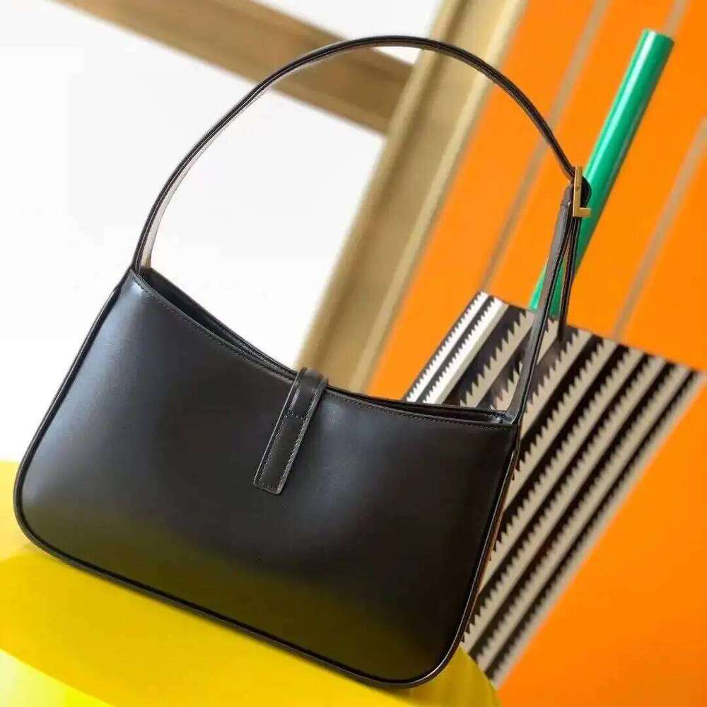 2025 armpit high-quality shoulder fashionable women's bag, smooth leather soft handbag