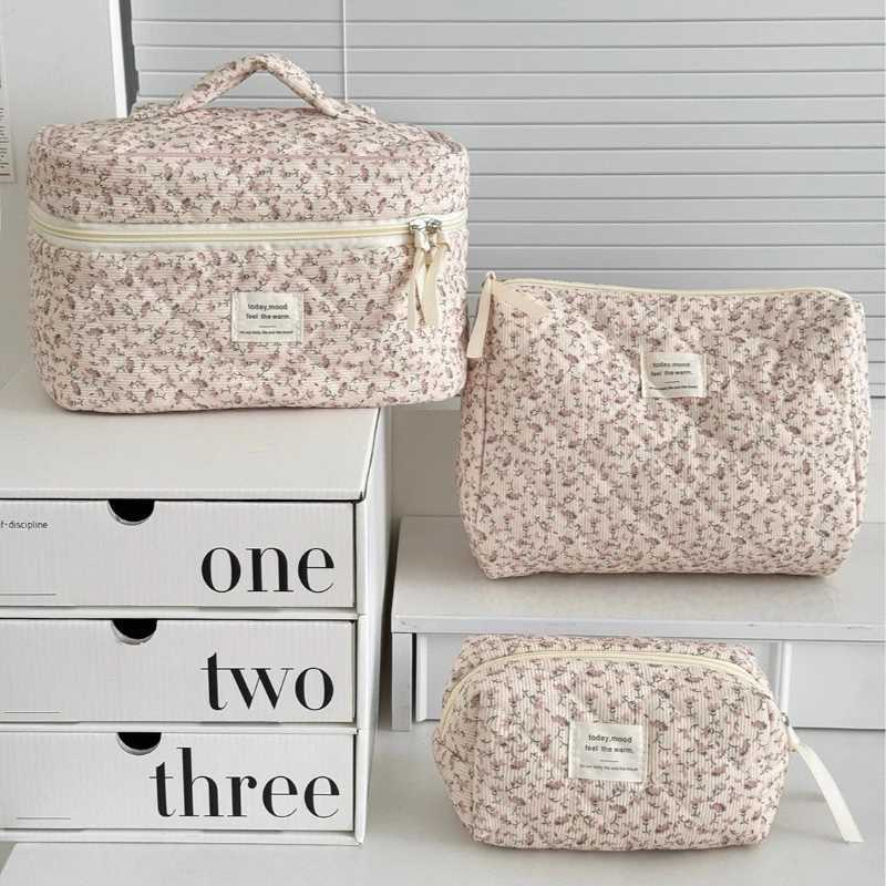 Vintage Corduroy Womens Floral Cosmetic Bag Retro Ladies Travel Storage Bags Handbags Portable Female Makeup Case Clutch PurseXJ250910