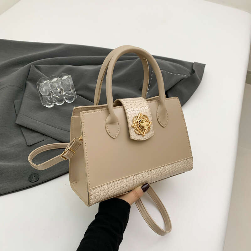 Niche Light Luxury High-End Tote 2025 Winter New Fashion Large Capacity Versatile Commuter Crossbody Bag