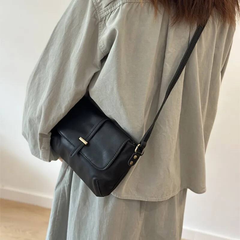 Johnature New Retro Genuine Leather Messenger Versatile Lightweight Women Small Bag Commuter Shoulder Crossbody Bags high-quality