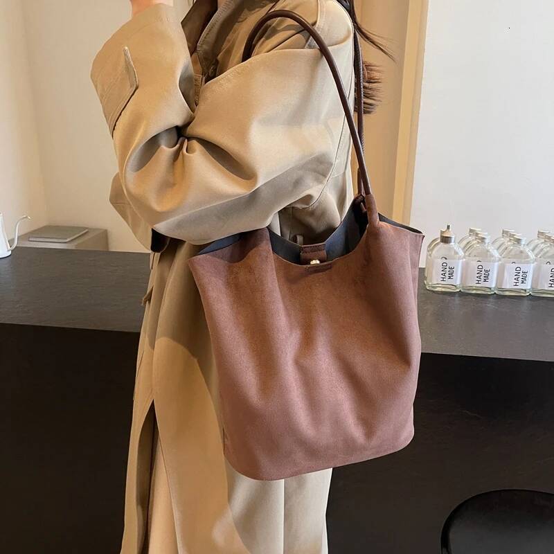 2025 new collection Tote Bag Faux Suede Slouchy Shoulder For handbag Autumn designer Women Solid Hand Retro Woman Fashion Commuter Shopping S