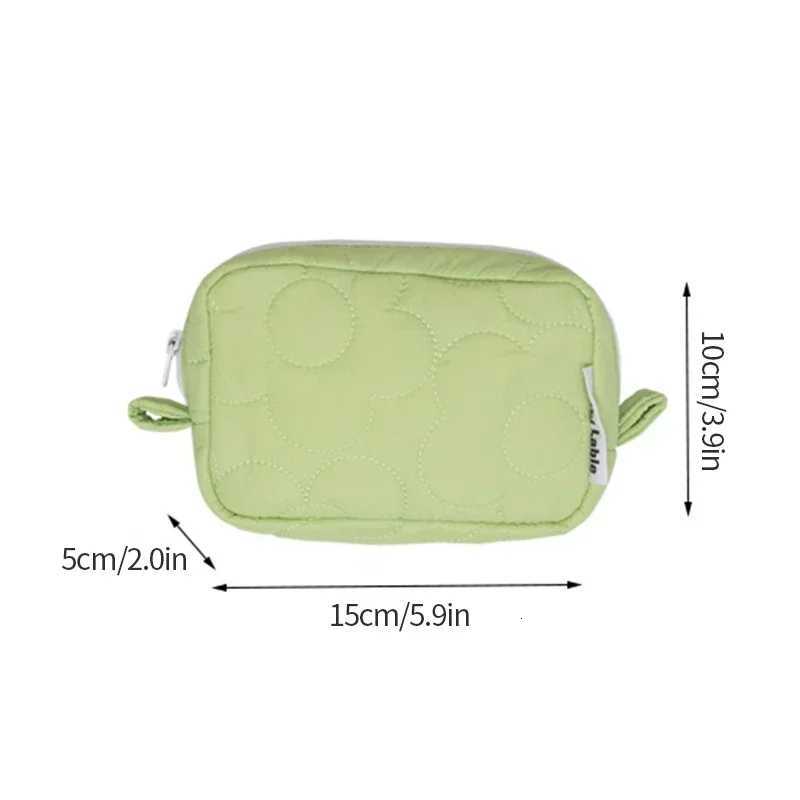 Cute Cosmetic Storage Bag Quilted Flowers Design Cosmetic Bag Soft Comfortable Makeup Bag for Lipstick Tissue Jewelry PouchXJ250910