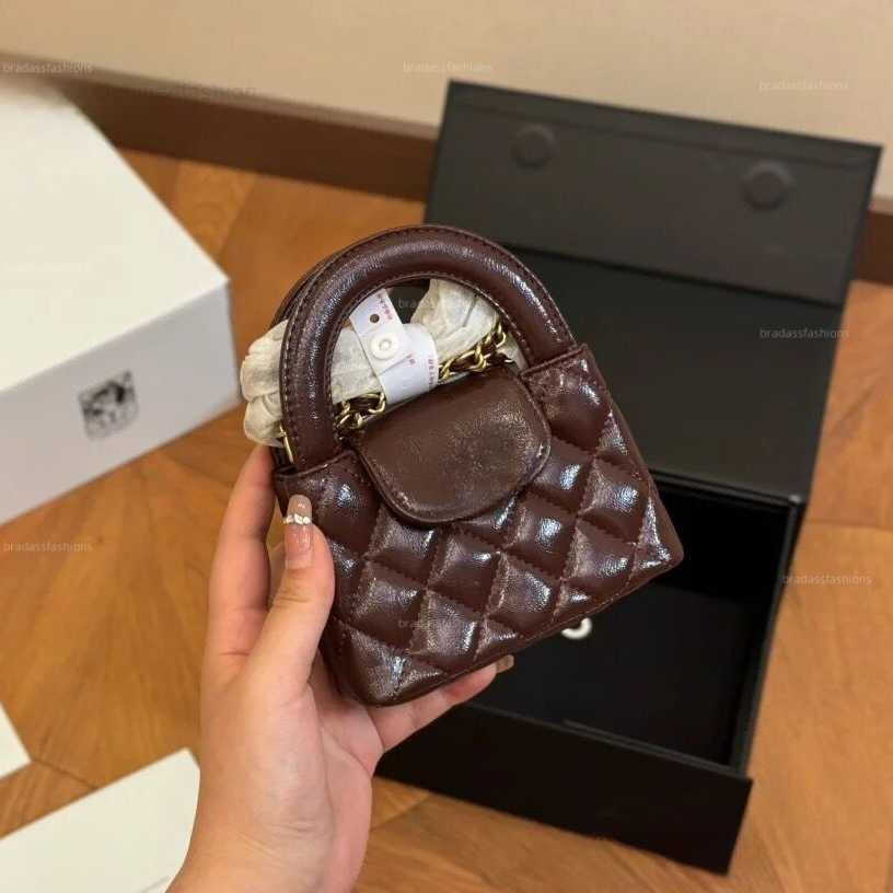 Two Sizes Women Portable Shoulde Bag Designer Mini Shopping Bags with Handle Glossy Oil Wax Leather Gold Hardware Matelasse Chain Luxury Handbags Cross Suitcases