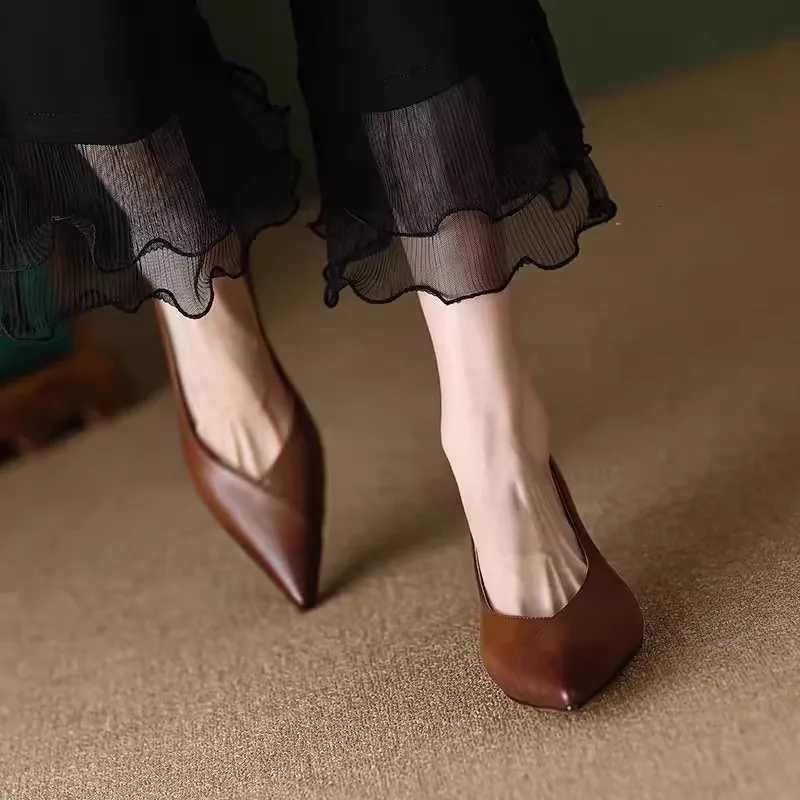 French Vintage Pointed Toe Shallow Heels Commuter Black Work Shoes Comfortable Versatile Stiletto Single W250910
