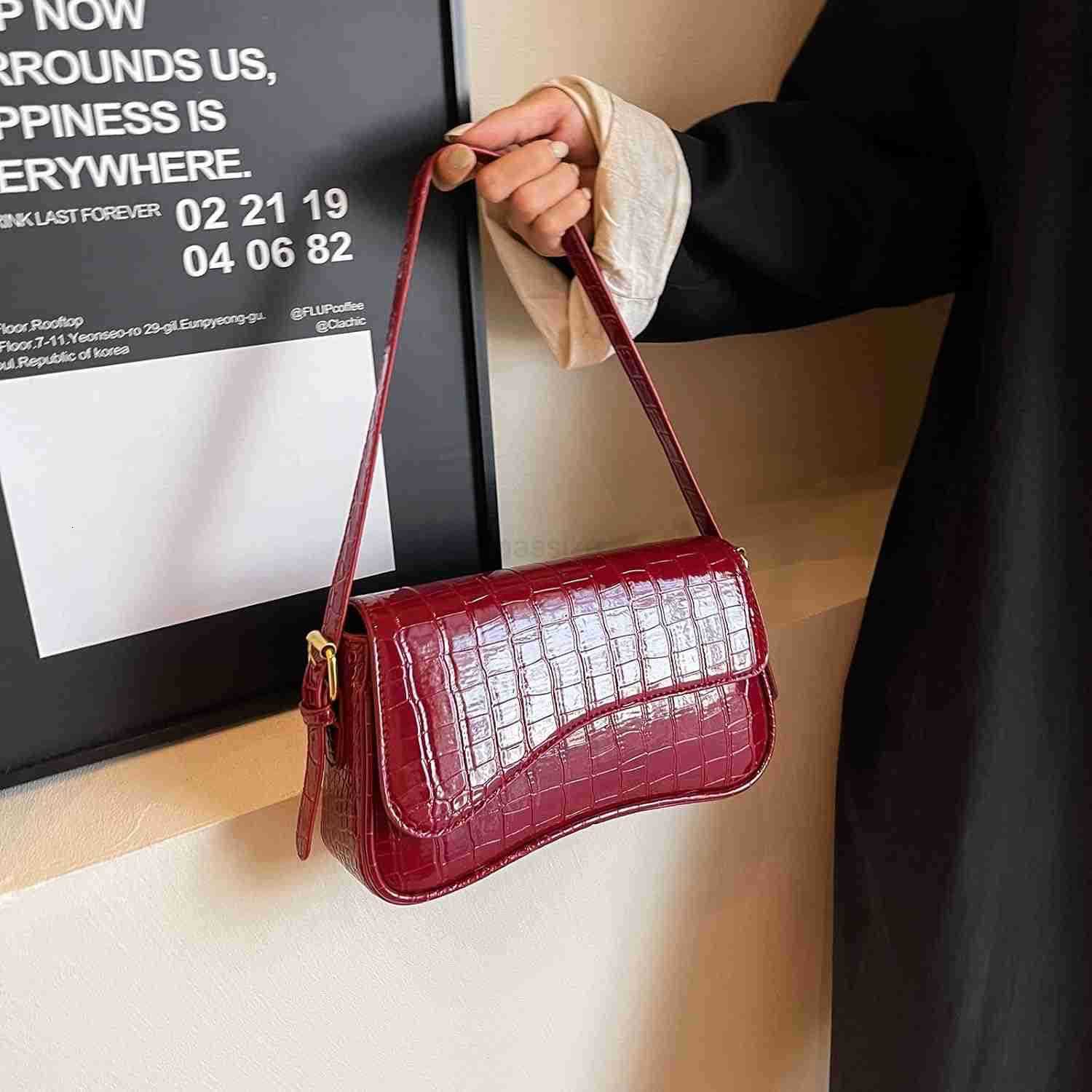 Shoulder Bag for women Y2K Crossbody Vegan Leather Purse Straps Retro Clutch Hobo Hadbags with 2 Removable M250910