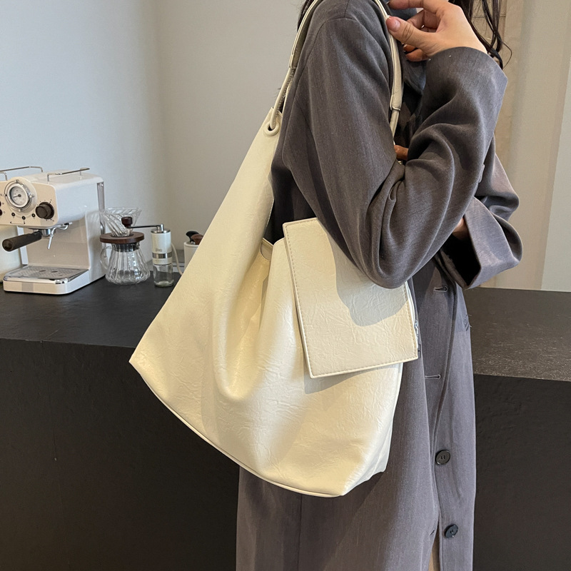 Free shipping designer Vintage Bag for Women Autumn and Winter New Fashion Simple High-end Feel Shoulder Bag Casual Versatile Large Capacity Tote Bag