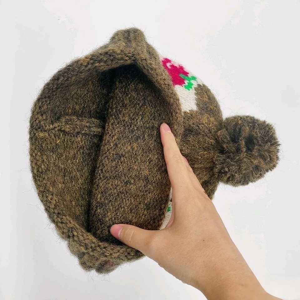 New Knitted Beanies Winter Hat Woman Wool Soft Pompom Cherry Top Quality Thick Warm Skullies Bonnets Big Head Ski C Men GiftXJ250910