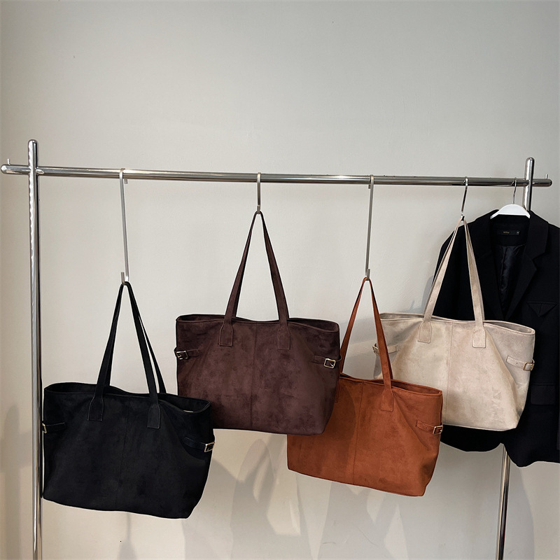 Free shipping designer Retro Fashion New Women Tote Bag Casual Versatile Stylish Underarm Bag Commuter Bag Large Capacity Shoulder Bag Crossbody Bag