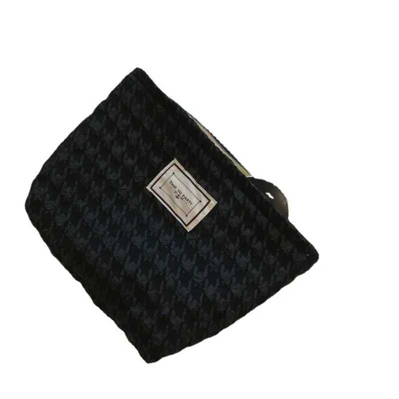 Canvas Female Floral Makeup Bag Large Cosmetic Bags Pouch Large Capacity Travel Storage Bags Simple Ladies Clutch HandbagsXJ250910