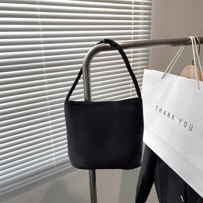 Designer Bag Simple Free Shipping And Luxury Bag Practical Gift High Value Handbag New Bucket Bag For Women Casual Commuting Versatile Underarm Bag