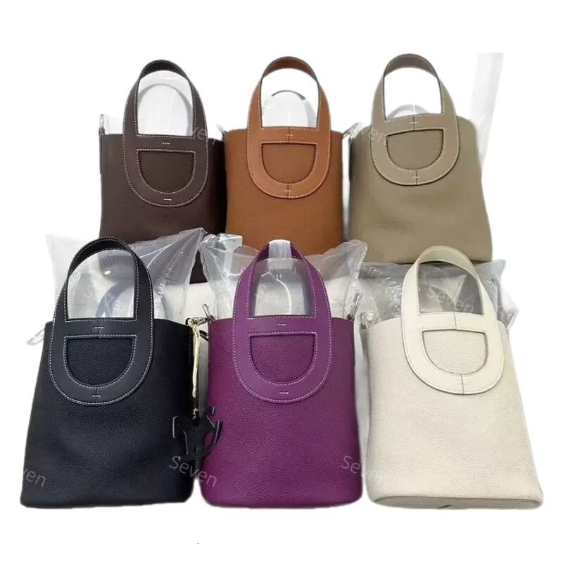 2025 new designer shoulder crossbody bag, fashionable and lightweight