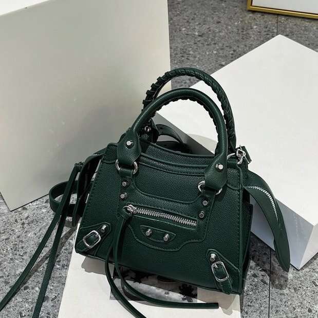 Motorcycle Sweet Cool Stylish Versatile Large Capacity Shoulder Crossbody Bag Women's Handbag city bags