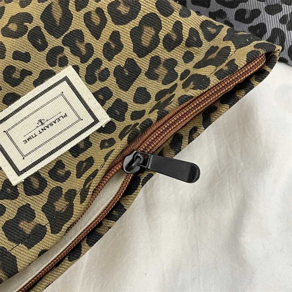 Fashion Leopard Print Womens Cosmetic Bags Portable Simple Ladies Makeup Case Handbags Outdoor Travel Female Wash Storage BagXJ250910