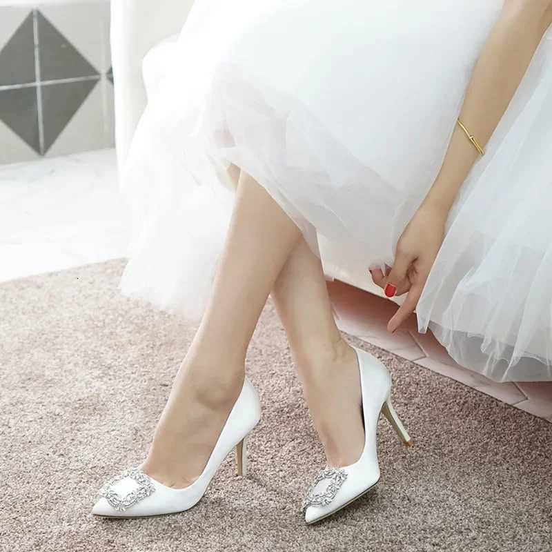 Korean Style Pointed High Heel White Wedding Shoes Rhinestone Bridal Shoes Small Size Shoes 3343 Sizes Dress Party Shoes W250910