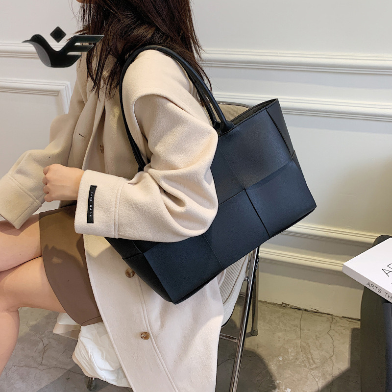 Feiyan Free Shipping New Designer Bag Large Capacity Bag 2025 Fashion Woven Shoulder Bag Handheld Crossbody Bag Versatile Tote Bag