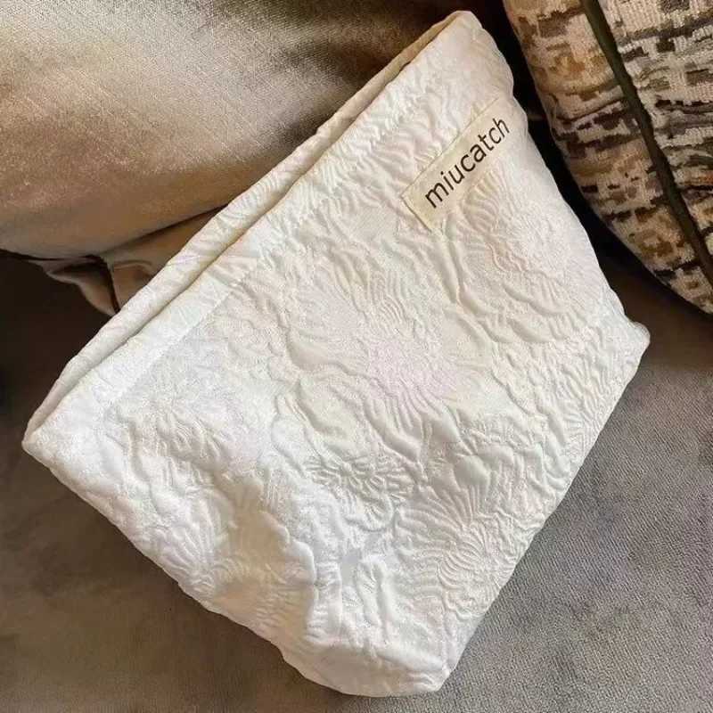 Canvas Female Floral Makeup Bag Large Cosmetic Bags Pouch Large Capacity Travel Storage Bags Simple Ladies Clutch HandbagsXJ250910